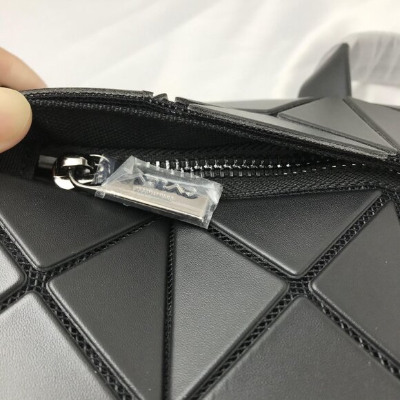 NWT BAO BAO ISSEY MIYAKE FLAT PACK Backpacks Black - Picture 9 of 12